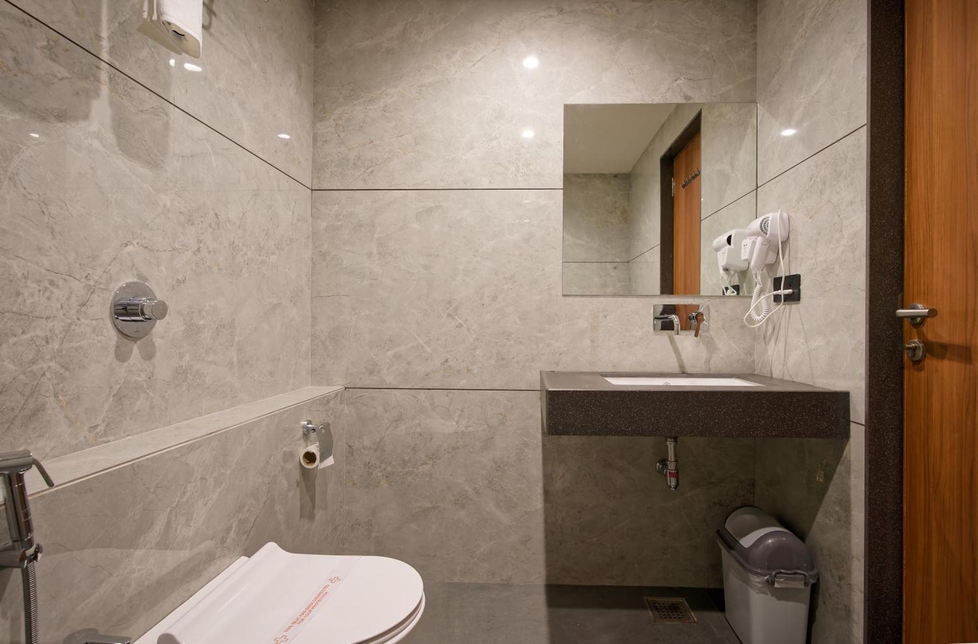 Plenteous Inn Amhedabad Dış mekan fotoğraf