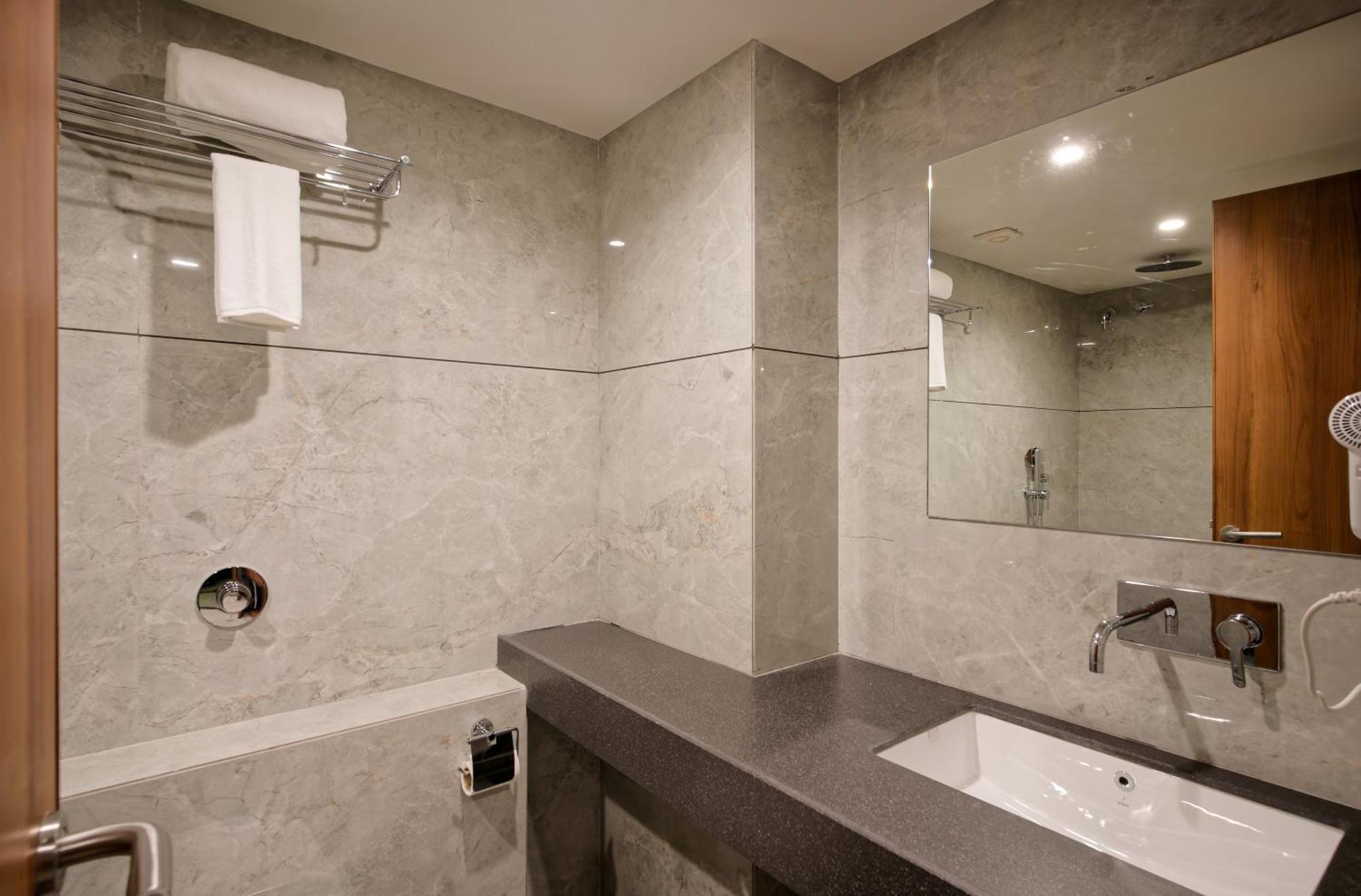 Plenteous Inn Amhedabad Dış mekan fotoğraf