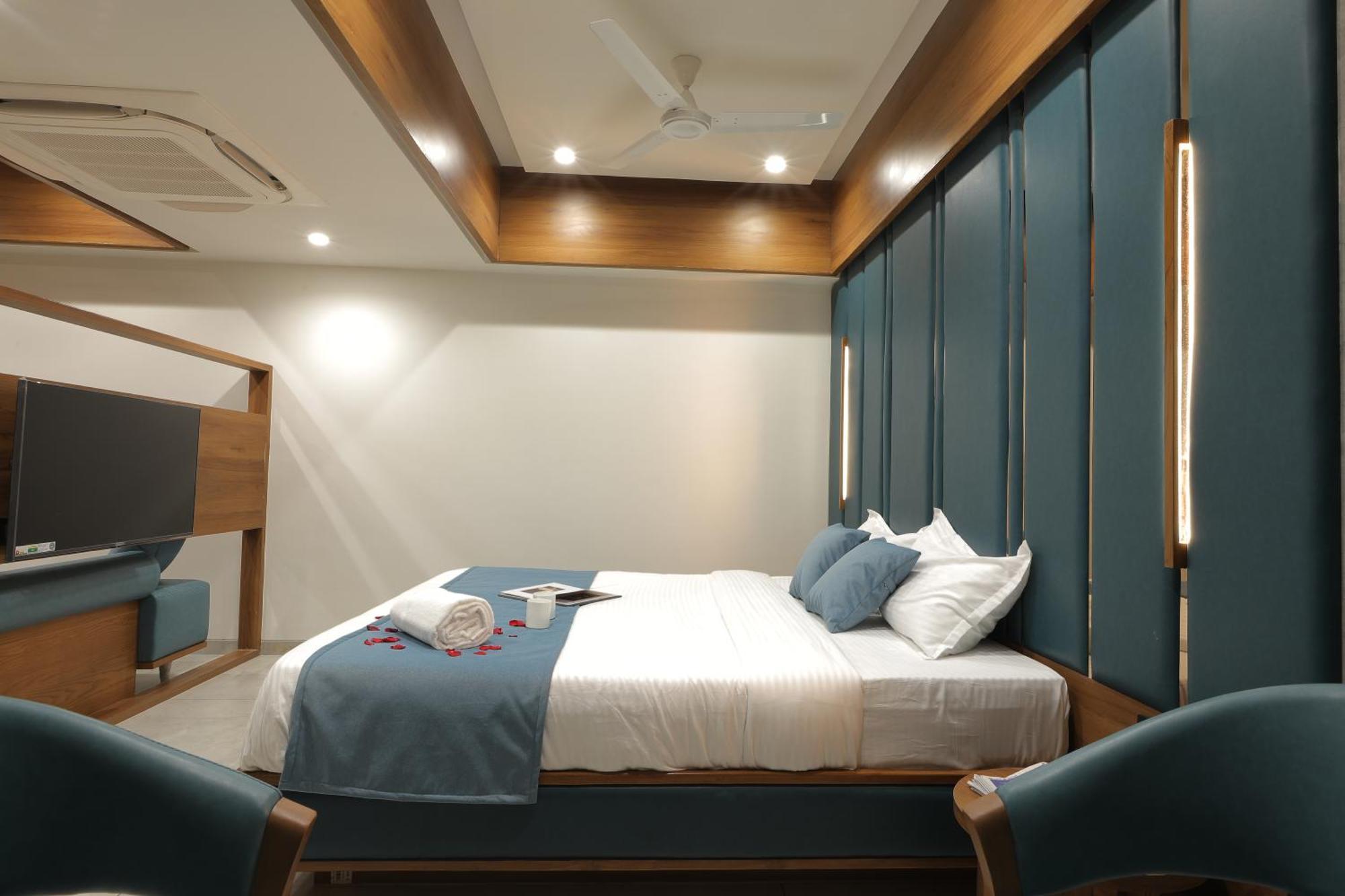 Plenteous Inn Amhedabad Dış mekan fotoğraf