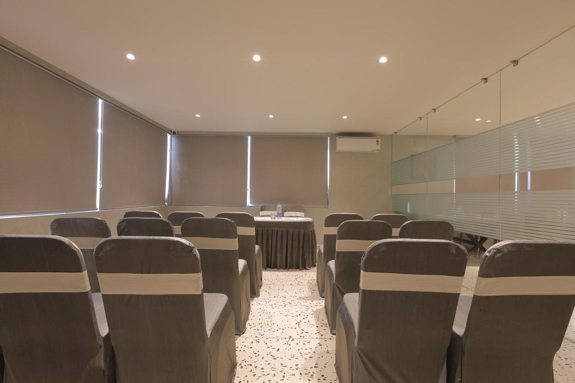 Plenteous Inn Amhedabad Dış mekan fotoğraf