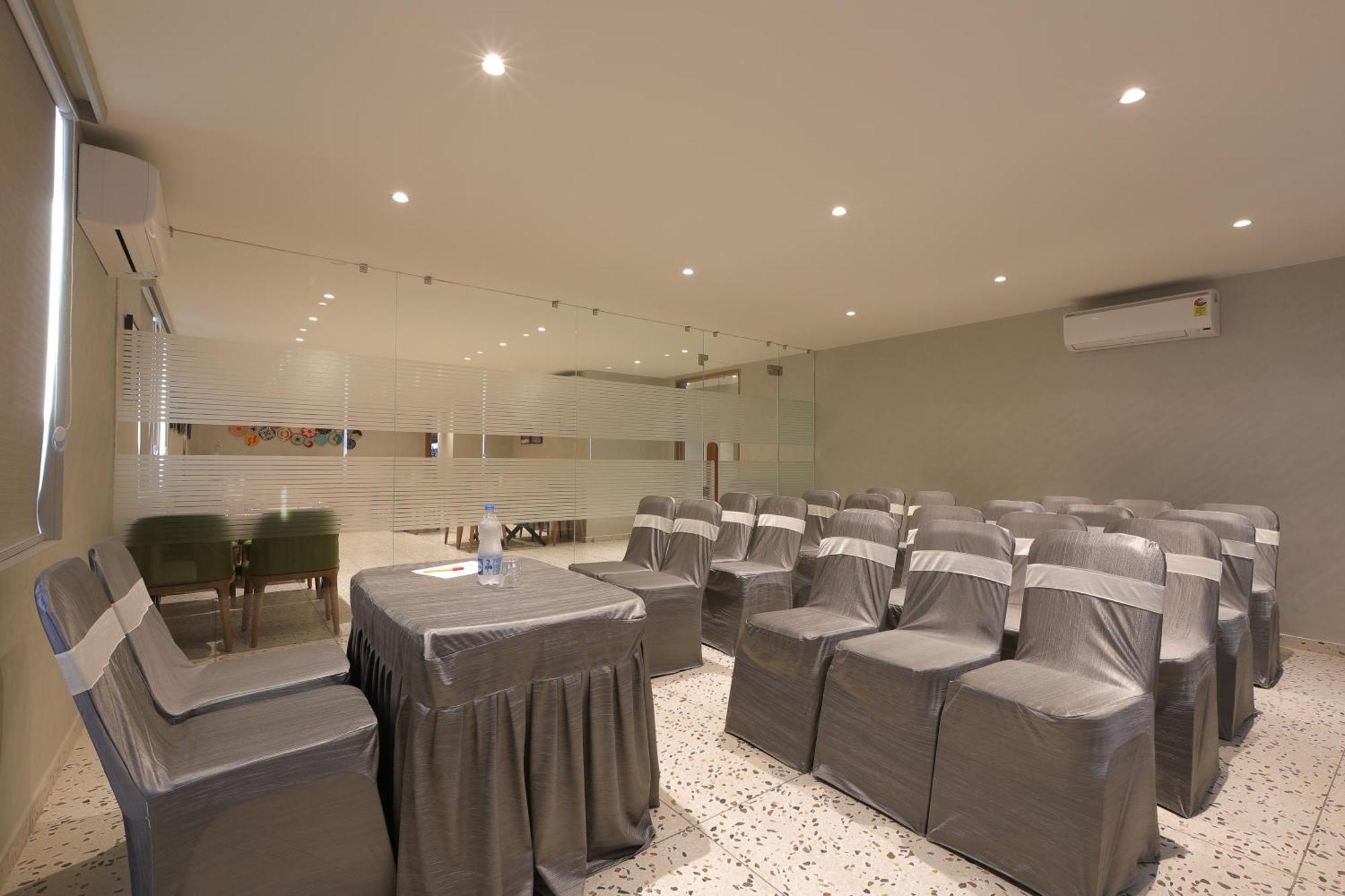 Plenteous Inn Amhedabad Dış mekan fotoğraf
