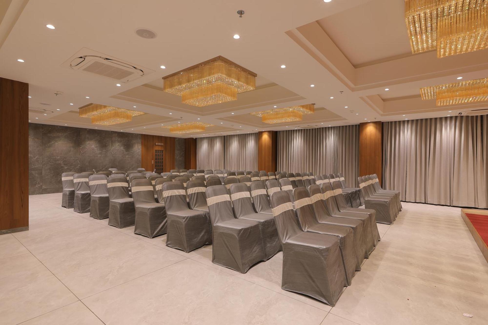 Plenteous Inn Amhedabad Dış mekan fotoğraf