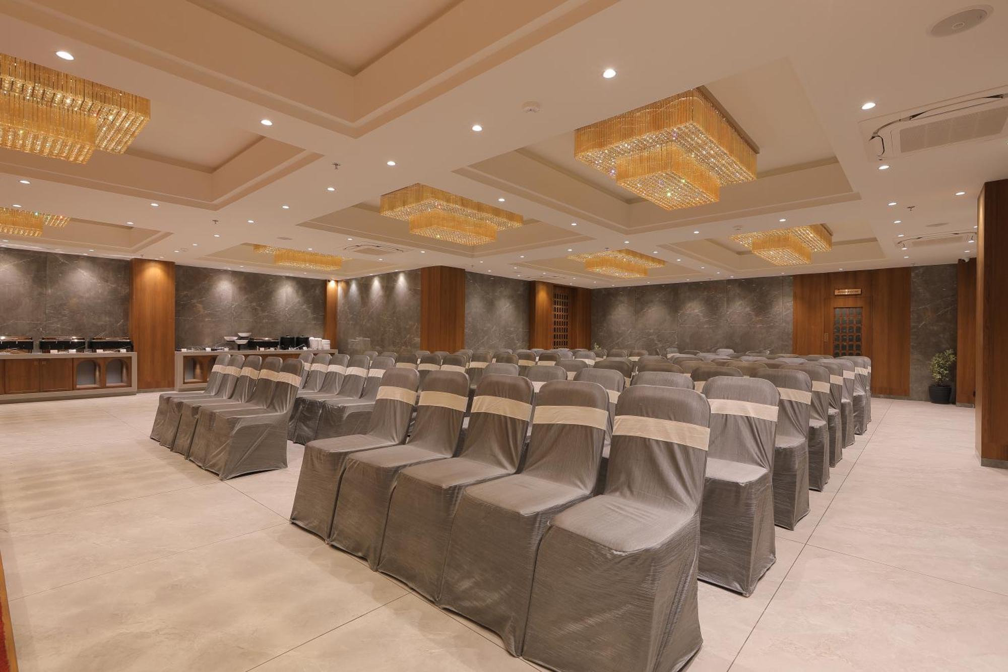 Plenteous Inn Amhedabad Dış mekan fotoğraf