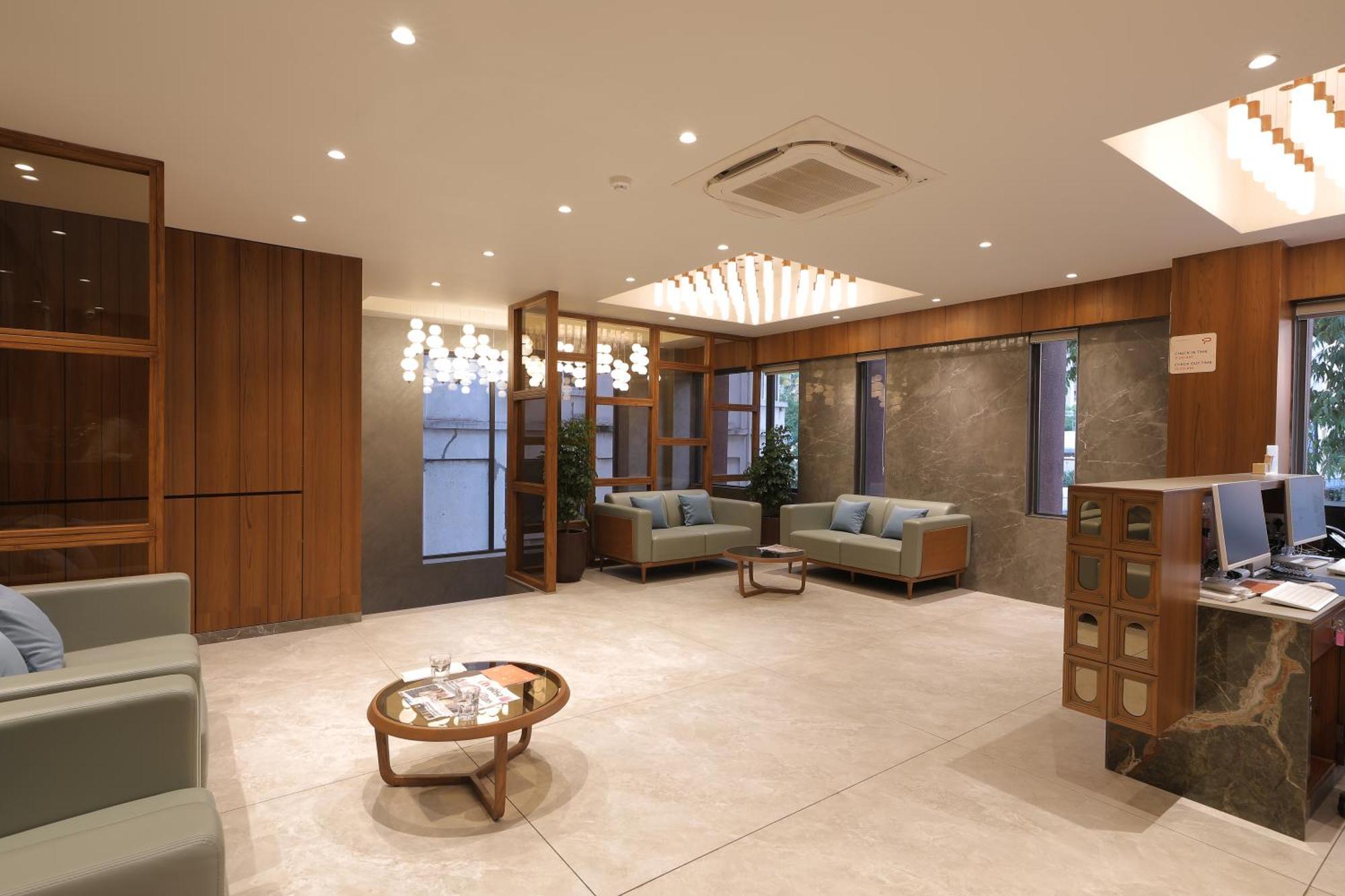 Plenteous Inn Amhedabad Dış mekan fotoğraf