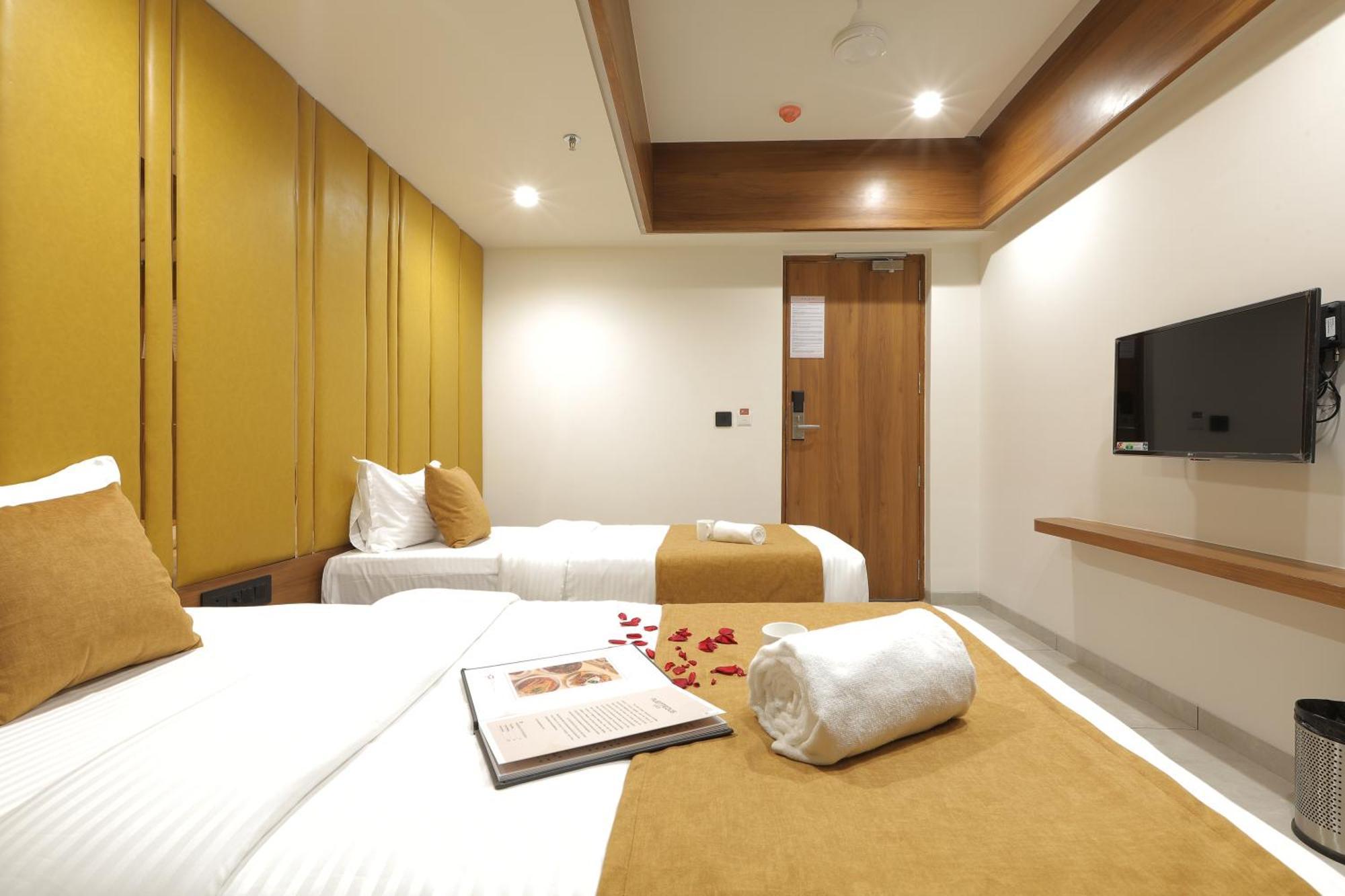 Plenteous Inn Amhedabad Dış mekan fotoğraf