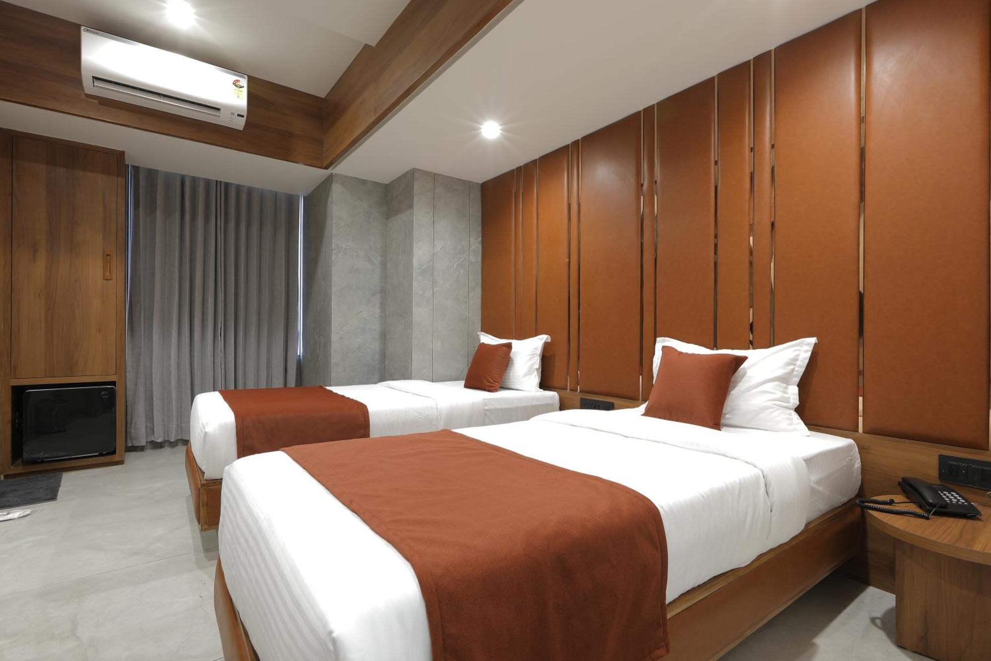 Plenteous Inn Amhedabad Dış mekan fotoğraf