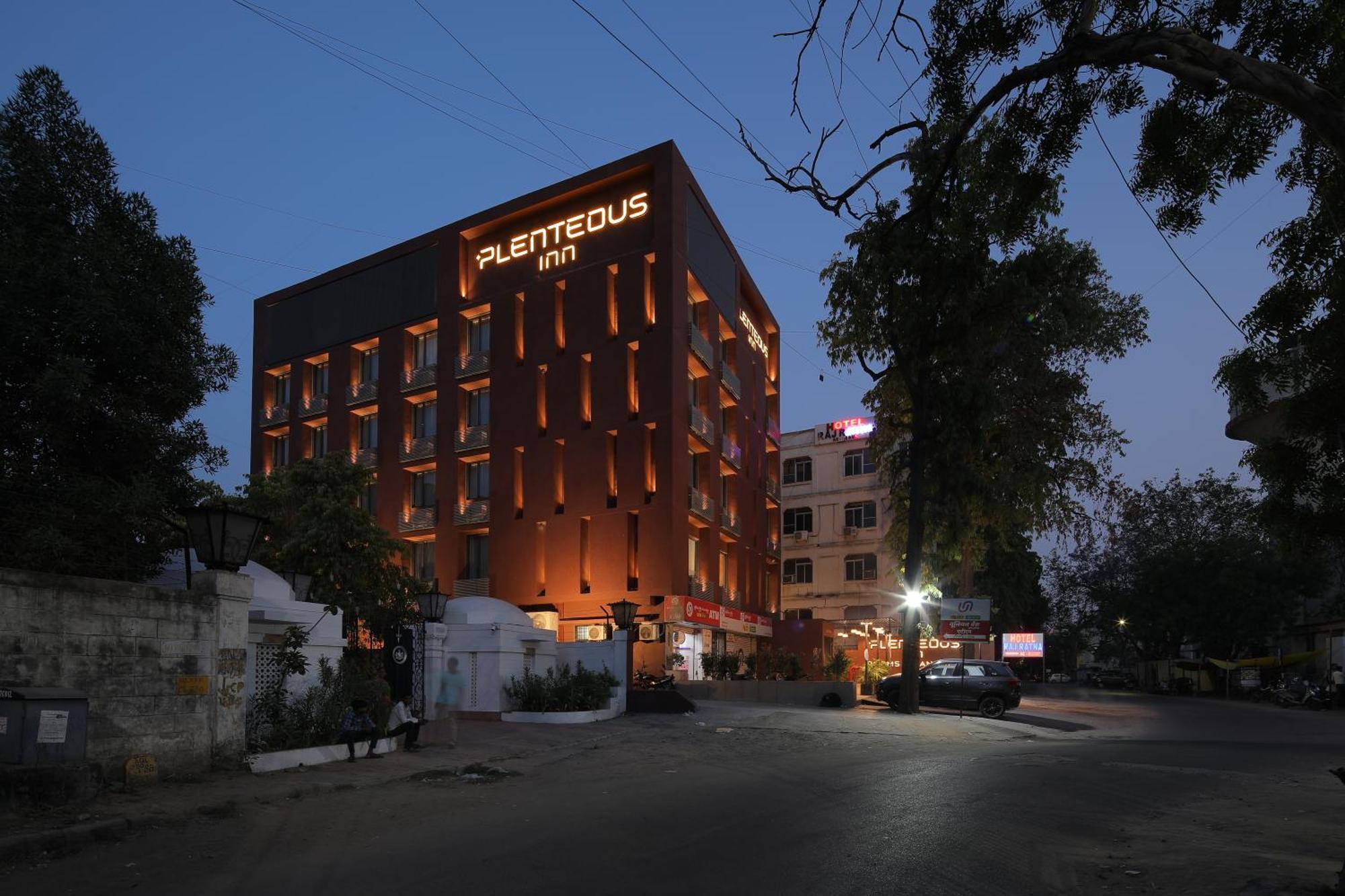 Plenteous Inn Amhedabad Dış mekan fotoğraf